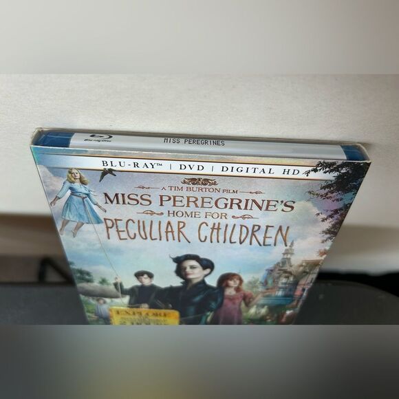 Miss Peregrine's Home for Peculiar Children Blu-ray DVD Digital HD - Picture 3 of 6